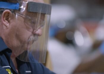 Ford activa producción de escudos faciales para los héroes de bata blanca